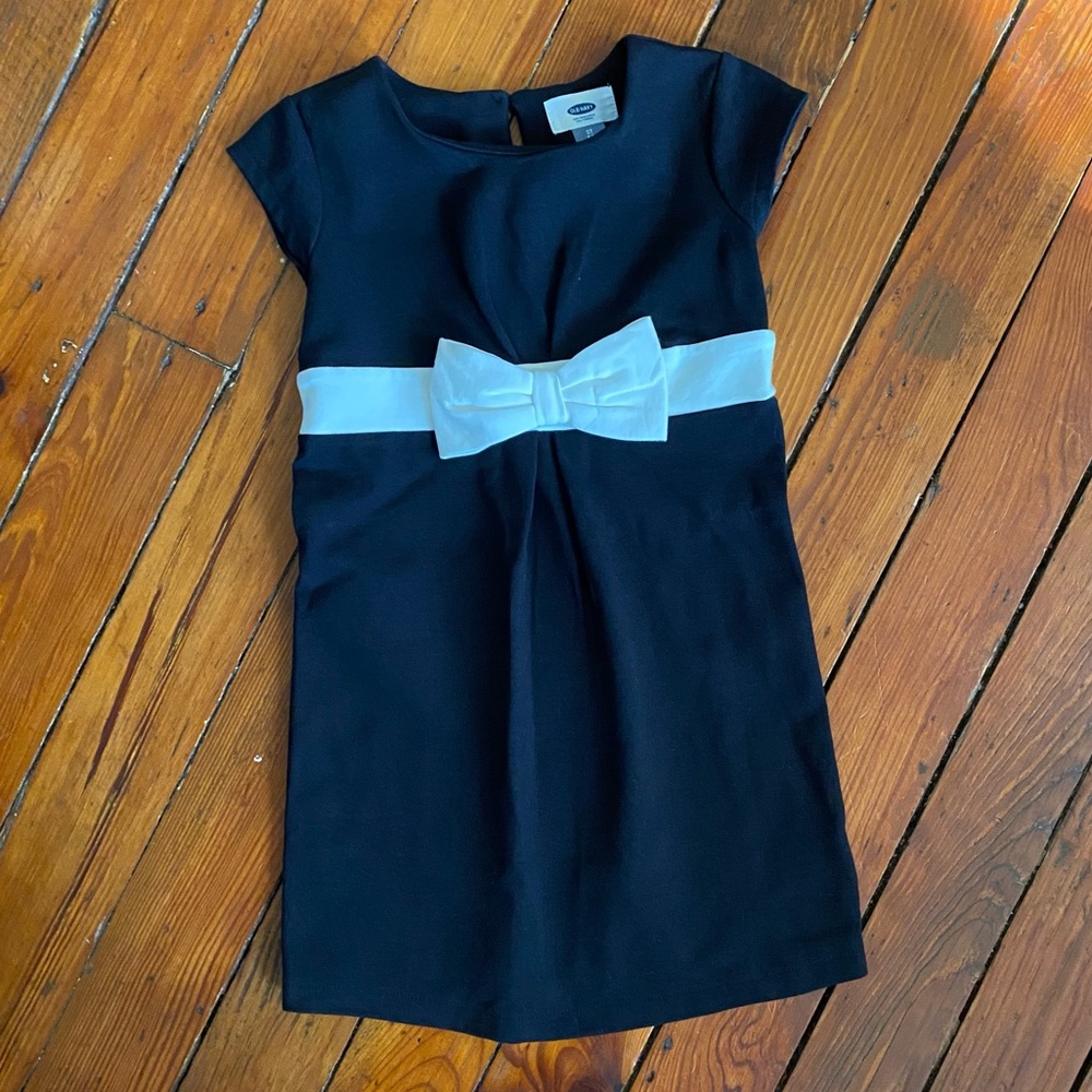Old Navy Black with White Bow Sheath Dress Size 5T